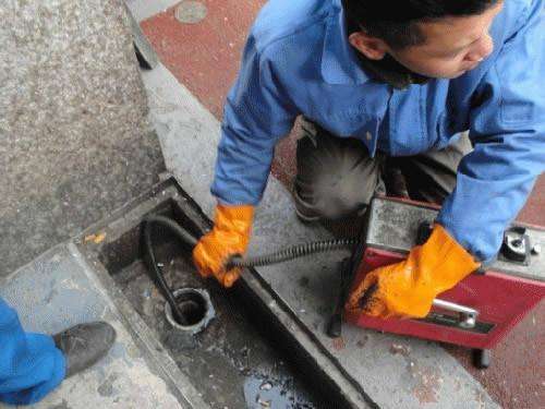 海伦疏通下水道