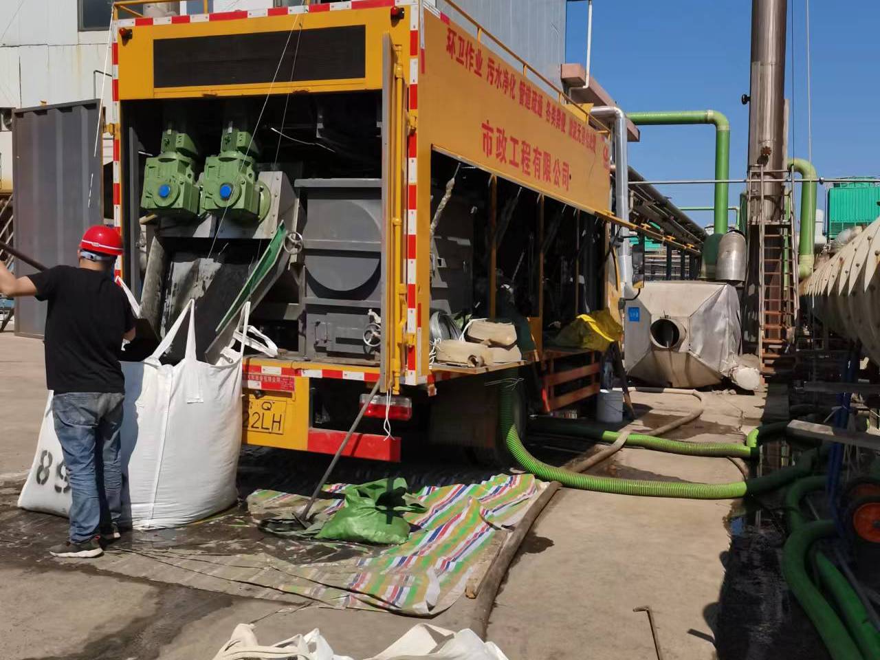 海伦淤泥压干处理