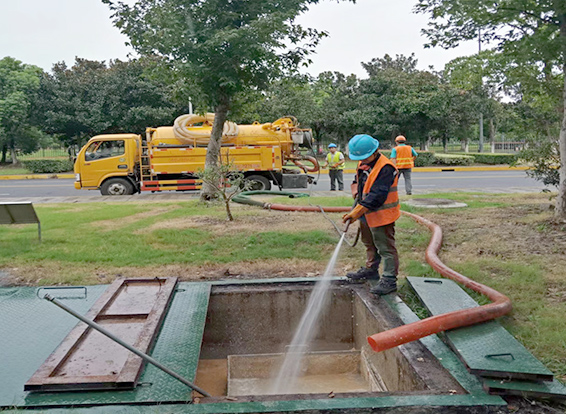海伦化油池清理